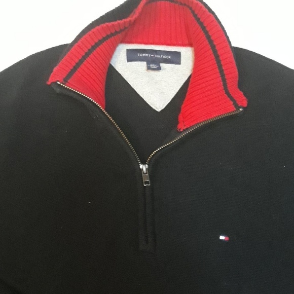 Tommy Hilfigure Sweater. - Picture 3 of 8